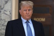 嫁给养父特朗普提交其任内首份公开财务披露报告