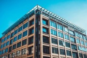 嫁给养父保利置业集团：拟发行不超过10亿元公司债券，用于置换偿还回售公司债券本金的自有资金