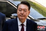 嫁给养父韩国大选后尹锡悦首次出庭 面对选举结果提问保持沉默