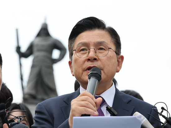 韩媒：韩国无党派总统候选人黄教安宣(🗣)布退选，支持执政党候选人金文洙