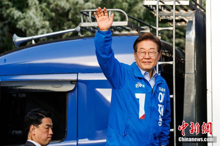 当地时间2025年5月21日，韩国(❓)仁川，李在明出席竞选活动。图/视觉中国