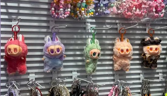 Labubu的假货(🖖)产业链：(🔱)秘密全球发货，工(♌)厂谁也不能来看